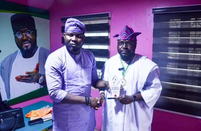 Excitement And Appreciation As AMEBO NEWSPAPERS NG Awards Ogbeni Afolabi Odulate as The ‘Most Outstanding’ Local Government Chairman in Ogun