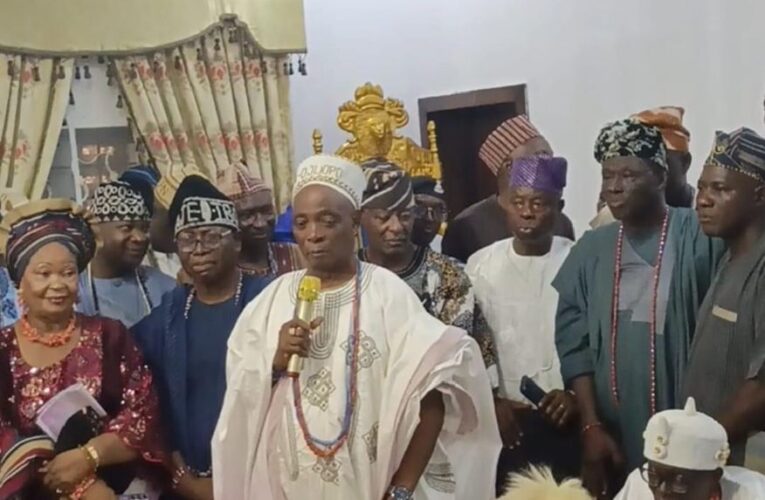Ladoja’s Coronation: Going Back To Vomit And The Dance To ‘Duduke’ By Late Ajimobi || By Ismael Taiwo