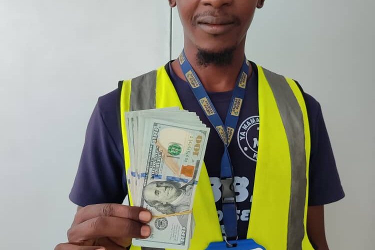 NAHCO Staff Returns $10,000 Found In Aircraft