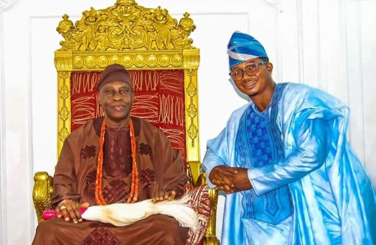 Rep, Ojo Sunday Makanjuola Smato felicitates with Oba Ghandi on birthday