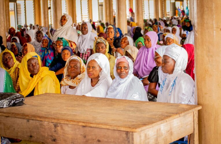 2024 International Youth Week: Grand Imam of Oyo State , Sheikh Agbotomokekere Leads Prayer Session for Governor Makinde and Oyo Youths