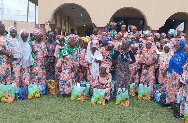 PHOTOS: Late Gen Adekunle’s family Empowers Widows, Students, Others in Ogbomoso