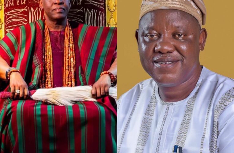 Ogbomoso North LG Chairman congratulates Oba Ghandi Olaoye on first year anniversary on throne
