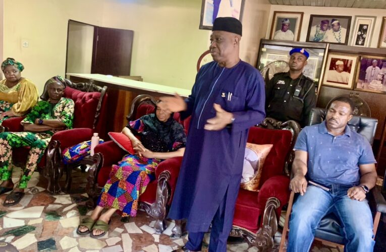 Oyo Acting Gov pays condolence visit to Koleoso family, says Baba lived a fulfilled life