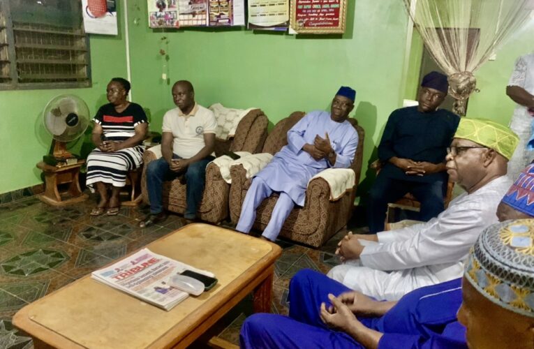 Koleoso: Oyo Deputy Gov commiserates with family in Saki, assures of Govt participation in burial