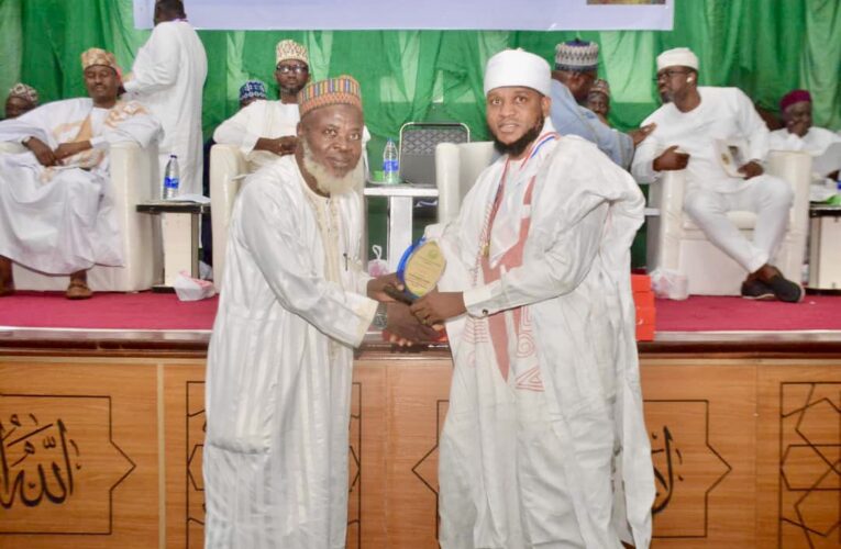 Hajj 2024: Makinde receives best supportive Governor award in Abuja
