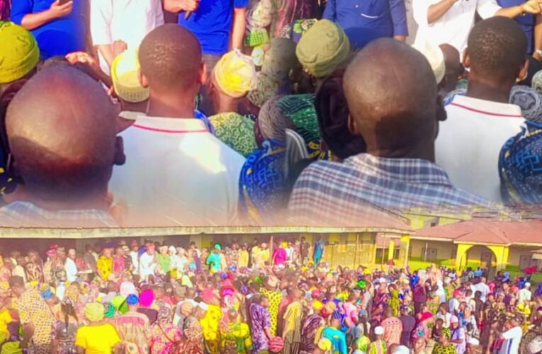 Ib’North: Hon. Lanre Sarumi Inspires Hope at PDP Local Meeting, Splashes N1.8 Million on Party Members