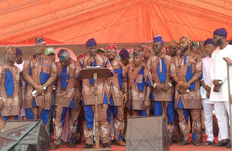 Agboworin Lauds Makinde For Putting Igbo-Ora Twins Festival On World Map