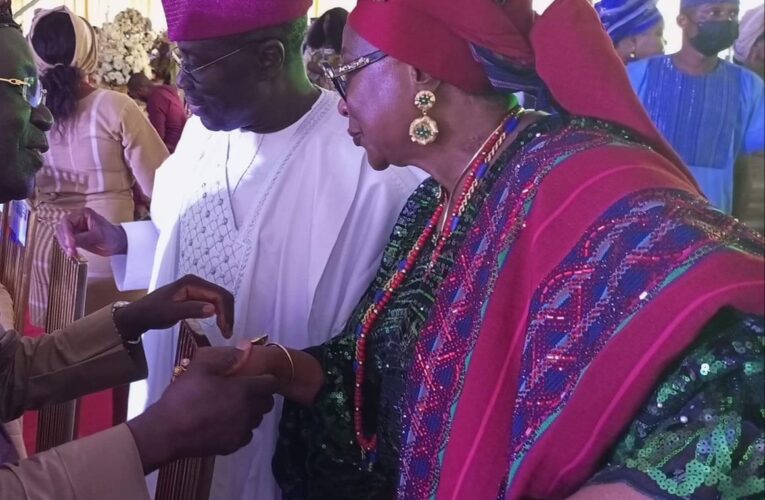 Arapaja Felicitates ex-Oyo First Lady, Mutiat Ladoja on Her Birthday, lauds her philanthropic gesture
