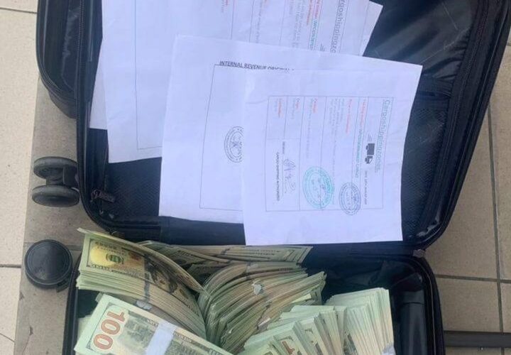 PHOTOS: EFCC Arrests 33 Suspected Internet Fraudsters, Recover Fake Dollars 