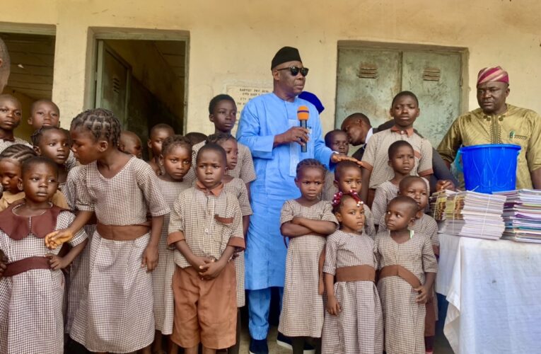 Oyo Gov’t reopens 21 schools closed for over 10 years, distributes learning materials to pupils