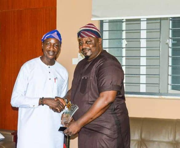 Hon. Kazim Adeyinka Bibire Receives Award From Federal College Of Forestry, Ibadan