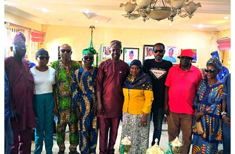 Akeem Olatunji receives 10 members sponsored to Lagos for free eye surgery