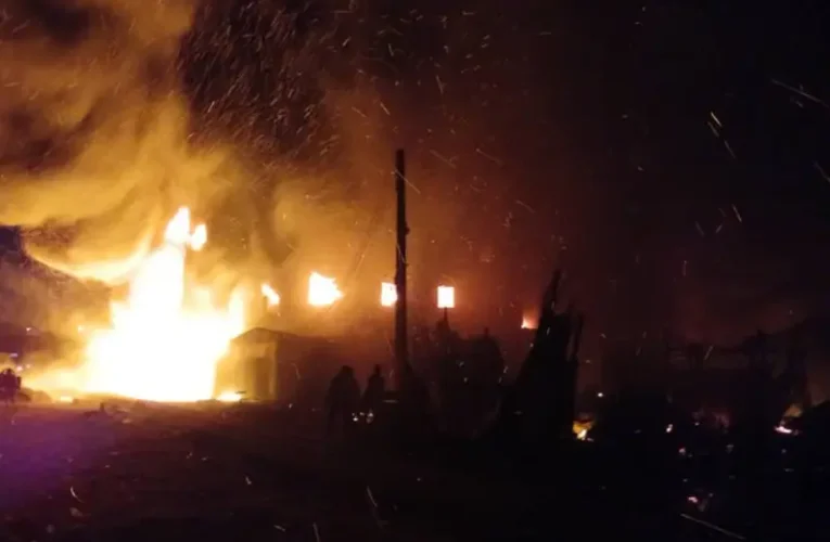 BREAKING: Fire Razes Agodi Gate Spare Parts Market in Ibadan
