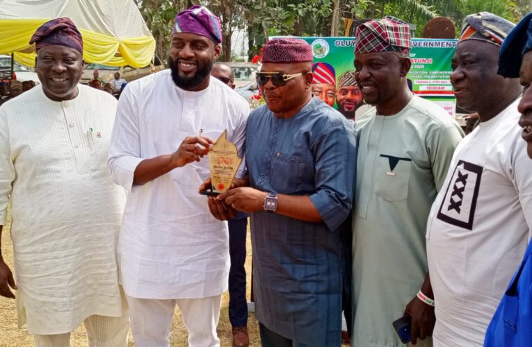 Empowerment: Politics Aside, You’re Performing Well–Oyo APC Chieftain, Aleshinloye Lauds Olatunji