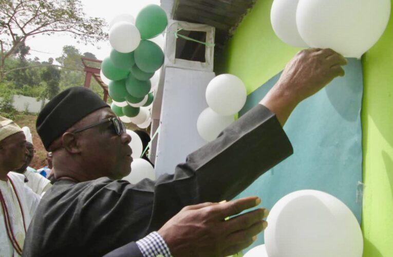 Makinde commissions 768kw Basorun Fajimi Yeronbi solar energy station for Olubadan palace