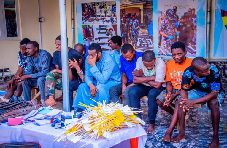Police Rescue 302 Kidnap Victims, Arrest 100 Suspects (Video)
