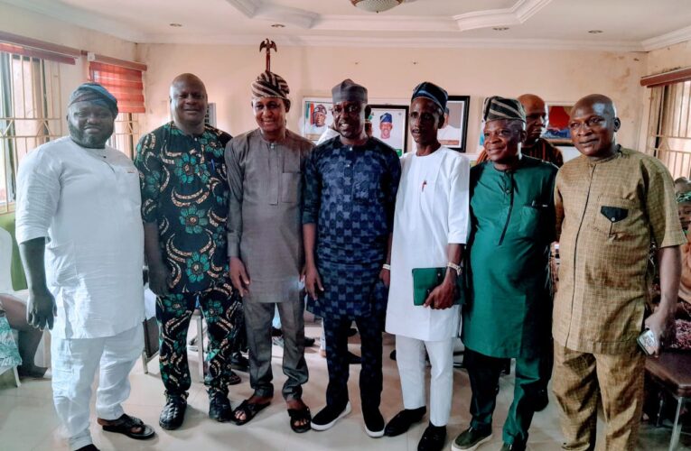 Oluyole LG Chairman, Olatunji Swears In New Supervisory Councilors, SAs