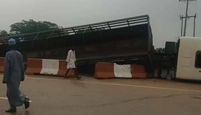 Many Crushed To Death, Others Injured As Trailer Loses Control