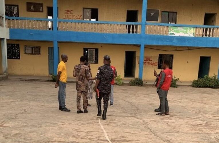 EFCC Operatives Storm Lagos School With Guns, Harass Teachers And Pupils; Student Forced To Vomit In Fear –Vice Principal