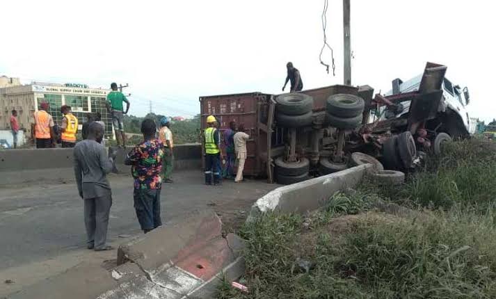 Three Killed, 14 Injured In Lagos-Ibadan Expressway Multiple Collision