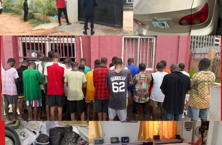 Yahoo Training School Stormed By EFCC, 30 Arrested (Photos)