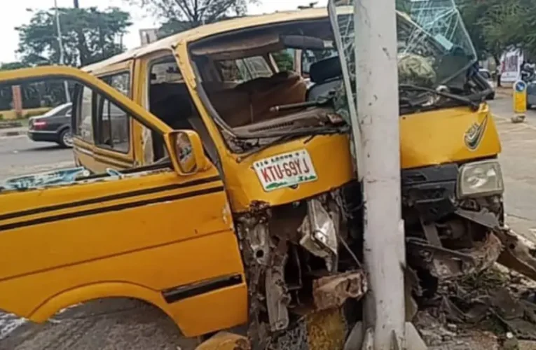 Many Injured As Drunk Driver Crashes Bus Into Streetlight 