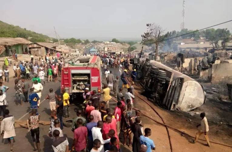 Tanker Carrying 60,000 Litres Of Petrol Somersaults On Oyo-ogbomoso Expressway