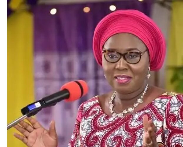 Betty, Akeredolu’s Widow Visits Mausoleum, Calls Olowo Of Owo ‘Baby Oba’