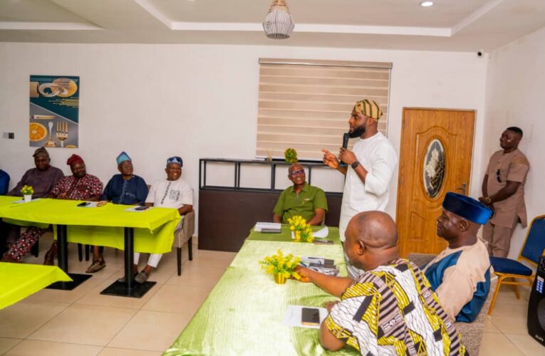 Adebo Ogundoyin Leads Historic Reunion of Past Oyo Legislators, Proclaims 8th Assembly Forum