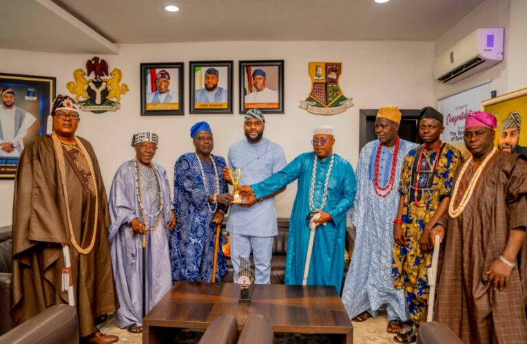 Ibadan Royal Highnesses, Council of Baales Honour Oyo Speaker, Ogundoyin with Outstanding Leadership Award