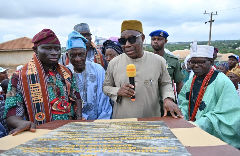 Makinde commissions 5.9km dualised Akobo-Ojurin-Olorunda Abaa road