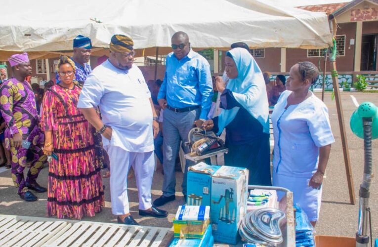 PHOTOS: Hon. Oyedokun Enhances Healthcare with Donation of 45 Categories of Medical Equipment