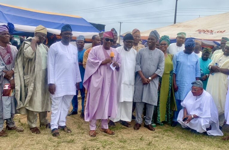 PHOTOS: Oyo Deputy Gov attends Olopoenia Oke-ogun father’s burial in Okeho 