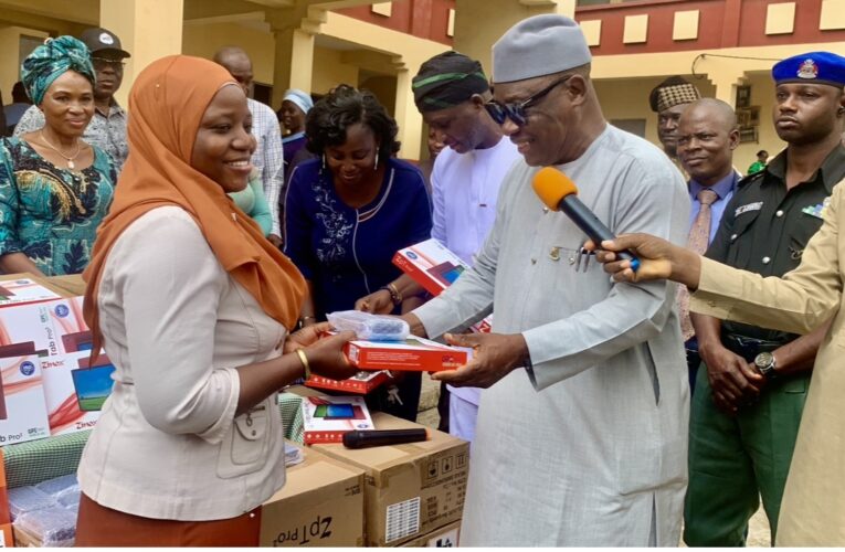 Oyo Govt Distributes 18,000 Tablets to Teachers