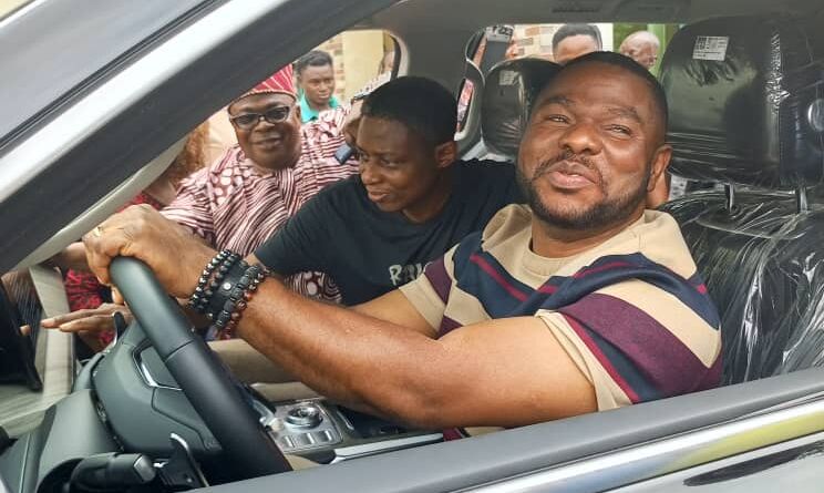 Makinde gifts Ayefele SUV