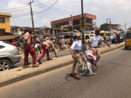 Ten Arrested for Illegal Waste Dumping on Road Median in Oyo State