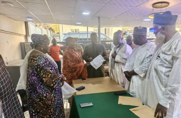 Senator Sumonu, Oyo Chief Imam, others pay Thank-You visit to Oyo Deputy Gov