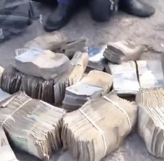 Bandits Boldly Flaunt Bundles Of Naira They Got From Ransom (video) 