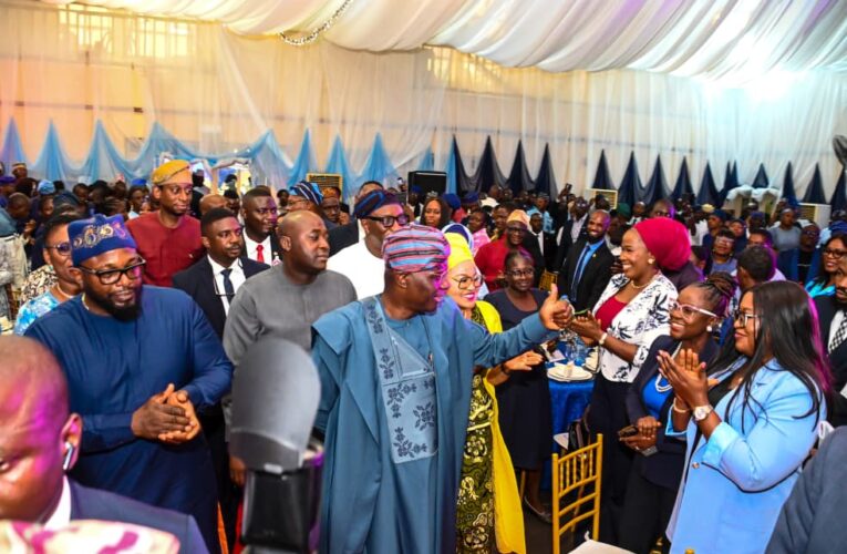 Sanwo-olu Rewards Lagos Public Servants With Vehicles, Cash Prizes