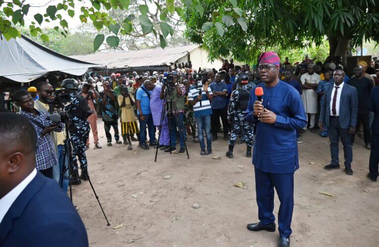 Oloka killing: Makinde visits Old Oyo National Park, compensates victims’ families