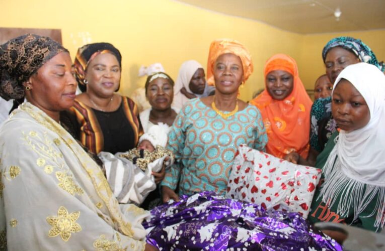 Irepo First Lady, Idiat Olayiwola Presents Cash, Gifts to First Babies of 2026