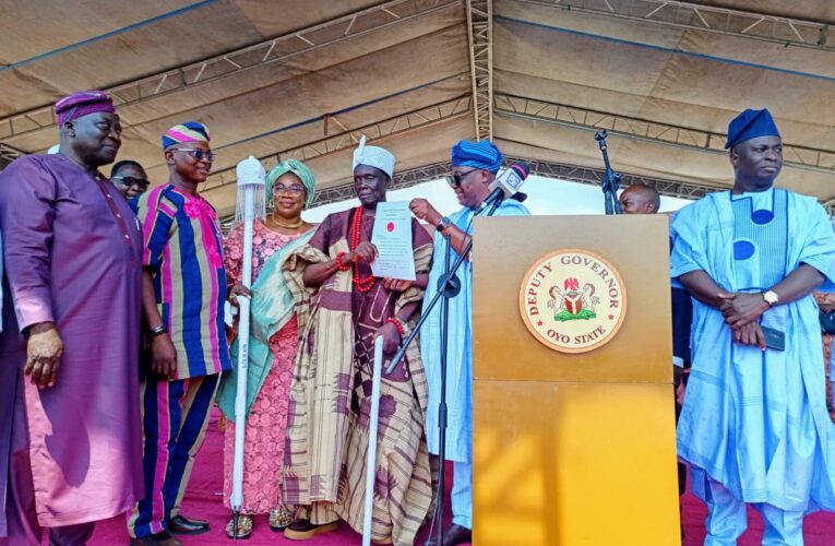 Makinde promotes Alago-Oja, 13 others to crown-wearing Obas, presents instruments of office