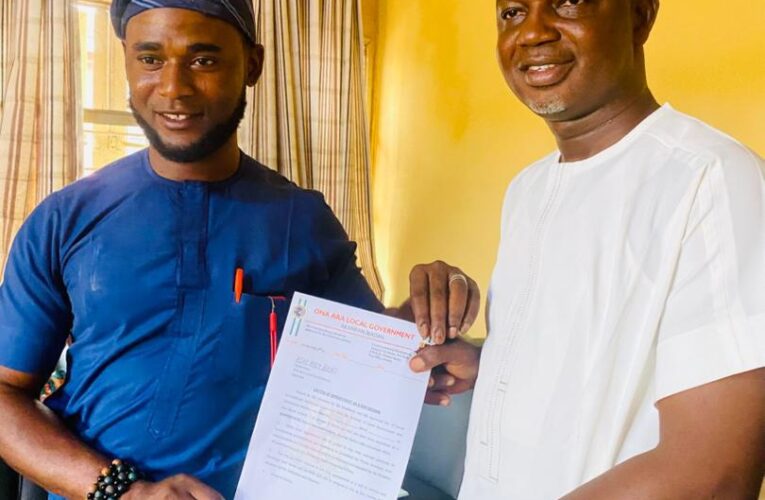 Dr. Temitope Kolapo GLORIOUS Swears in Hon. Ajao Musa Bolaji as Supervisory Councilor in Ona Ara LG