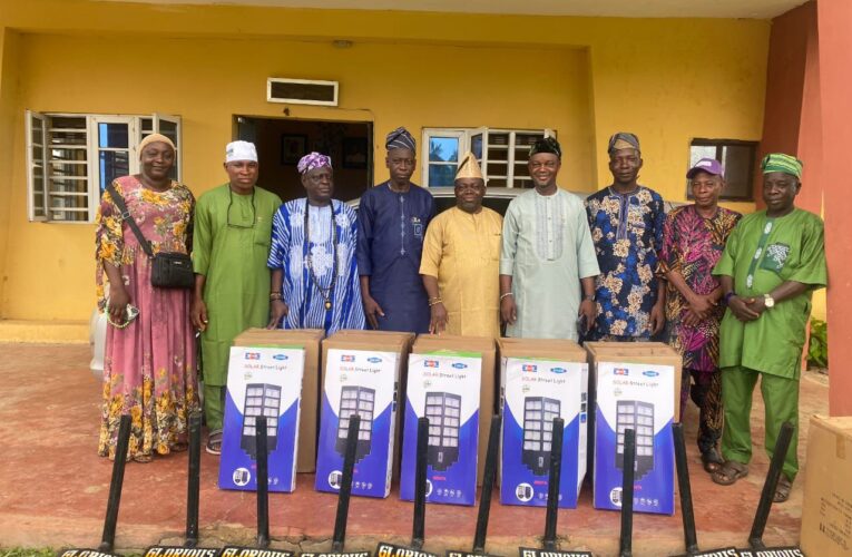 Again, Dr. Temitope Kolapo GLORIOUS Flags Off Distribution of Solar Streetlights in Ona Ara LG.