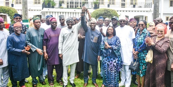2027: Sanwo-Olu endorses Deputy’s governorship bid 