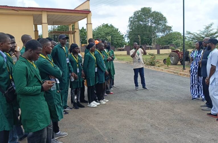 *Students of Federal College of Freshwater Fisheries Technology Visit Fasola ATC, Commend Makinde’s Agribusiness Drive*