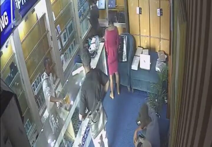 Armed Robbers Storm Gadgets Store, Loot Phones and Laptops in Brazen Daylight Heist