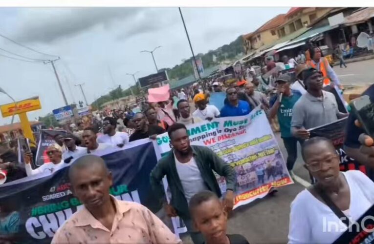 Oyo Protesters Chant ‘Tinubu Ole,’ Demand Release of Abducted Pupils and Teachers
