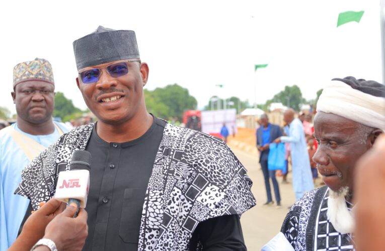 Etsu Kwali celebrates completed Gomani – Dafa – Yangoji road